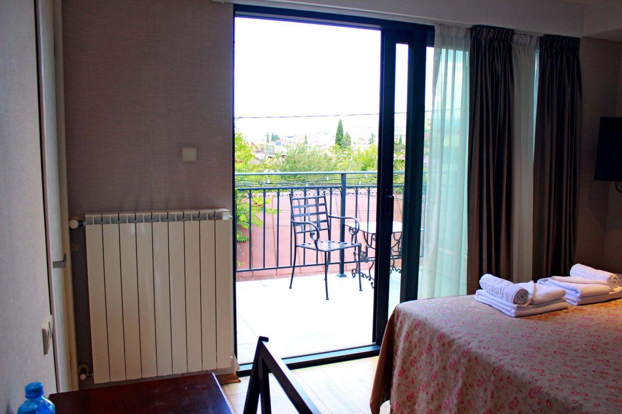 Hotel Winoterra Tbilisi Bagian luar foto